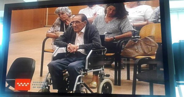 Foto: El doctor Eduardo Vela durante el juicio (Europa Press)