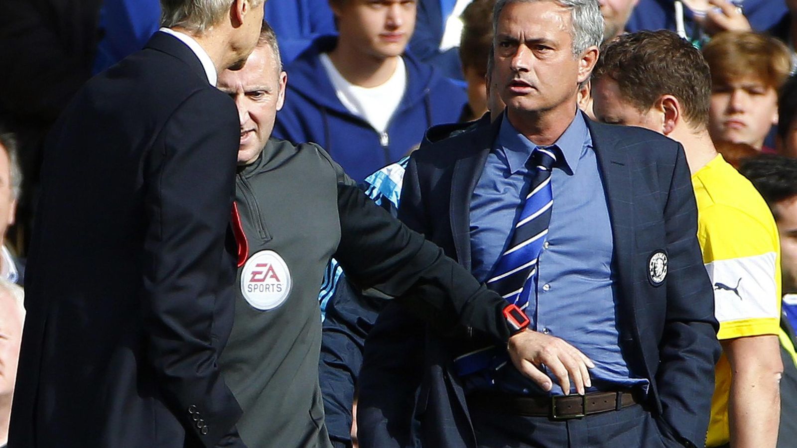 Foto: Mourinho y Wenger durante un partido de Premier (REUTERS)
