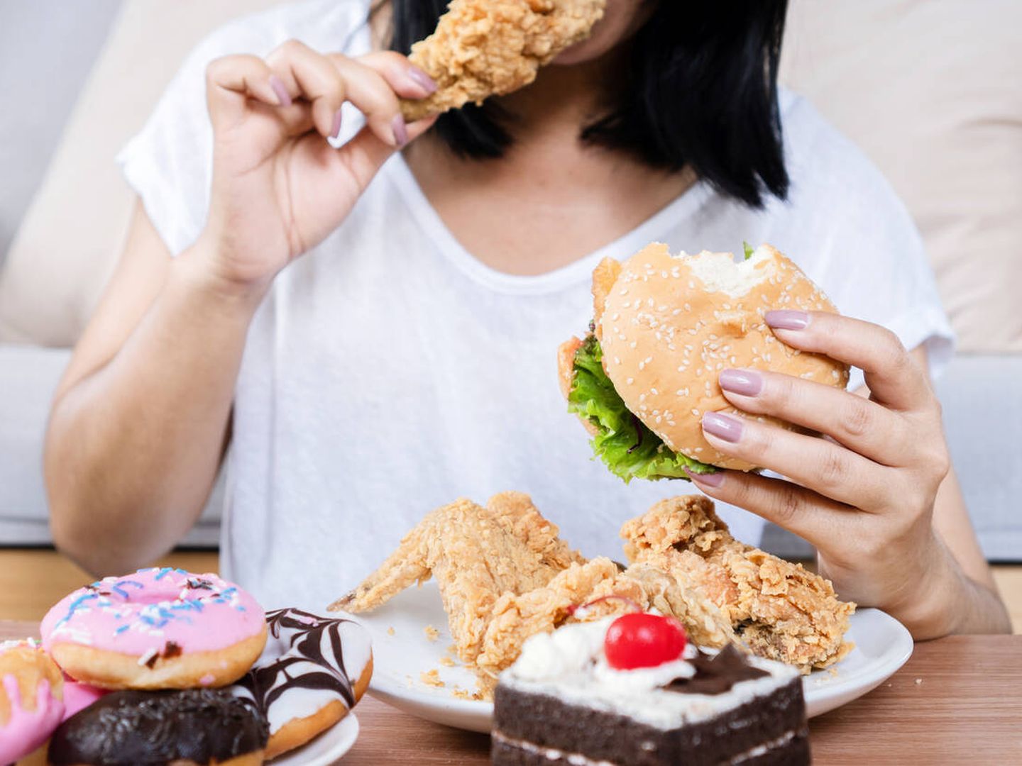 Si no comes a horas regulares es más probable que te cueste controlar el apetito. (iStock)