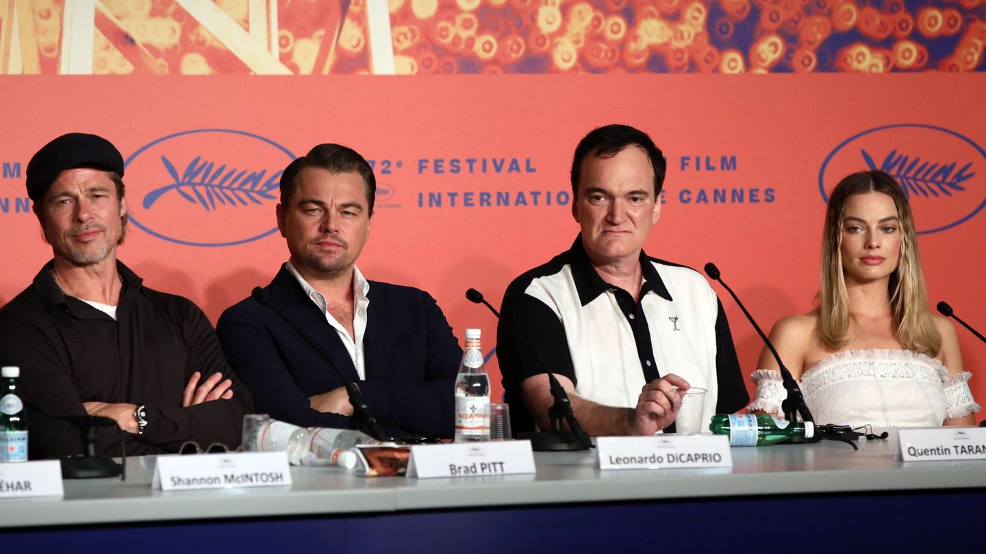 Brad Pitt, Leonardo DiCaprio, Quentin Tarantino y Margot Robbie, de 'Érase una vez Hollywood', en Cannes. (EFE)