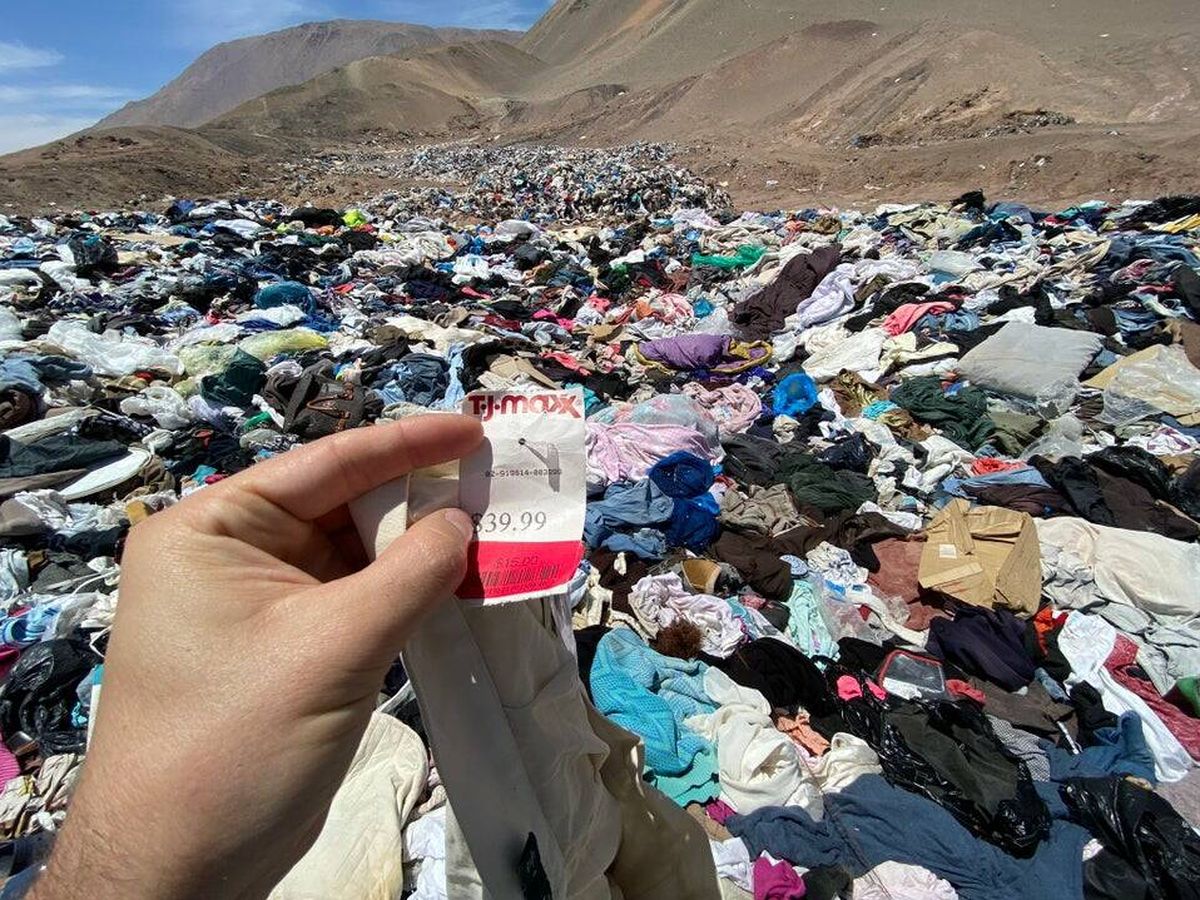 El desierto de Atacama, el mayor vertedero de ropa del mundo