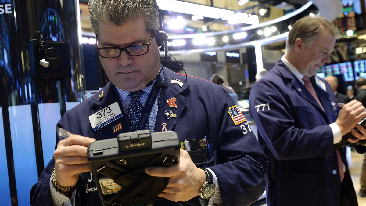Wall Street se queda anclado en la incertidumbre sin noticias desde Europa