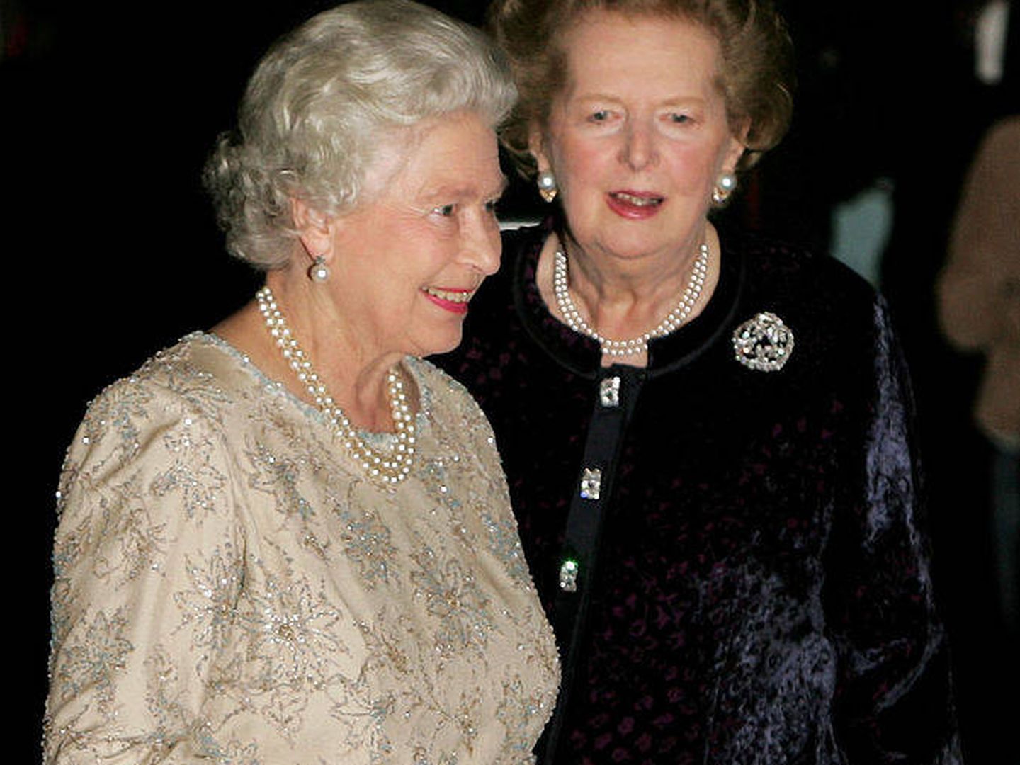 Isabel II y Margaret Thatcher, en 2005. (Getty)