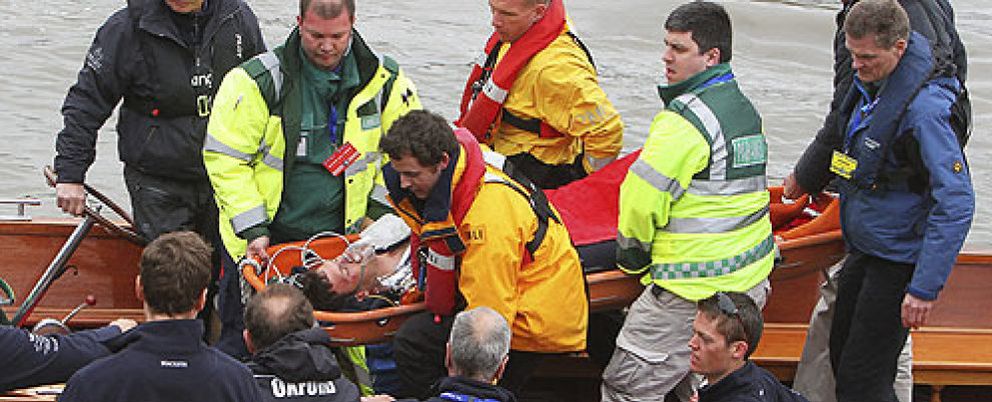 Foto: Victoria de Cambridge sobre Oxford en una regata muy accidentada