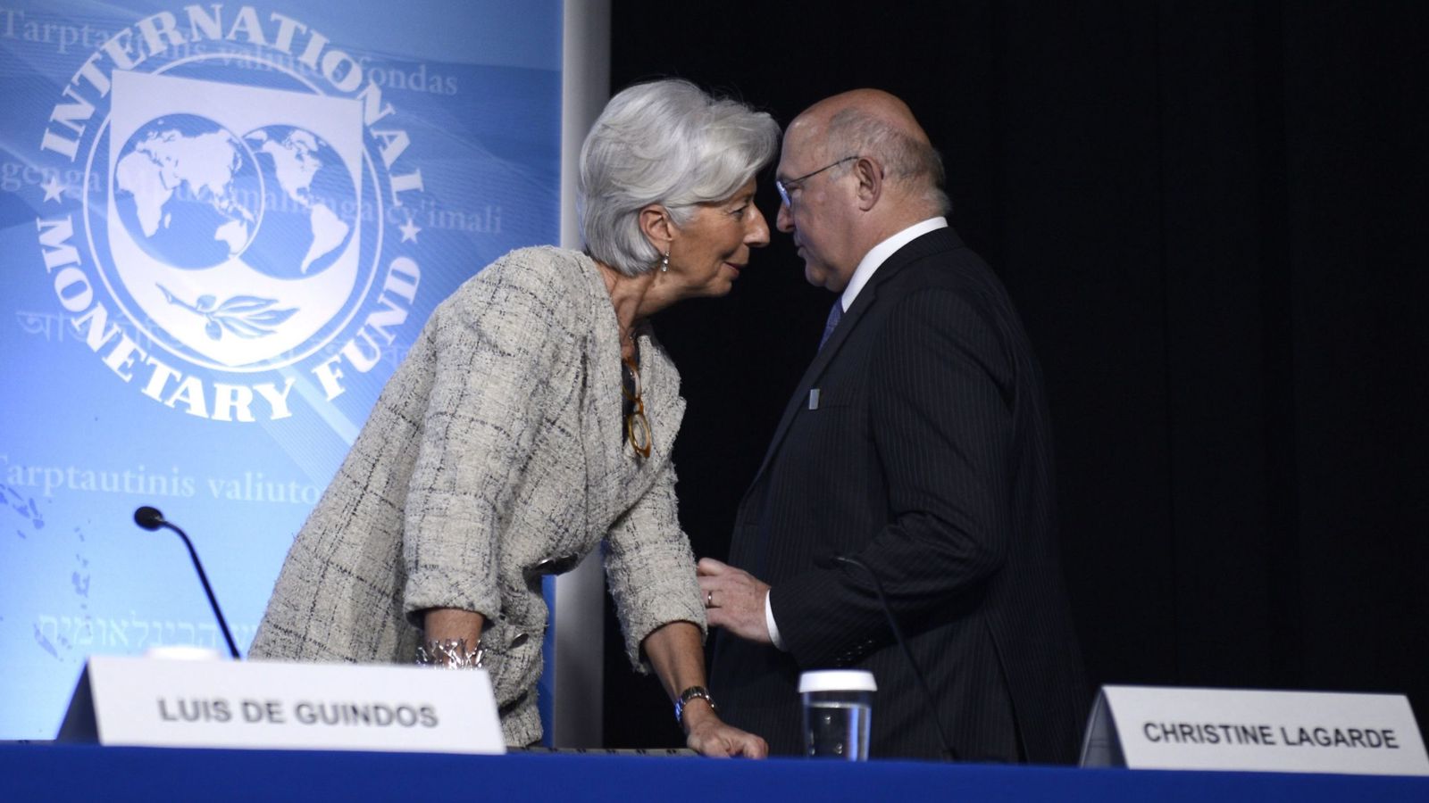 Foto: La directora gerente del FMI, Christina Lagarde (i), y el ministro francés de Finanzas, Michel Sapin (d), previo a una rueda de prensa de los ministros de Finanzas del G5 (Efe).
