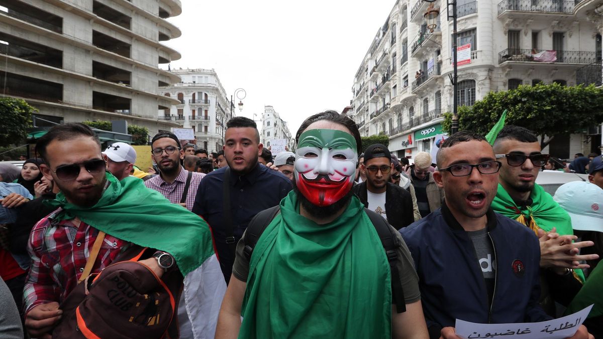El jefe del Ejército de Argelia aboga por declarar incapacitado a Buteflika