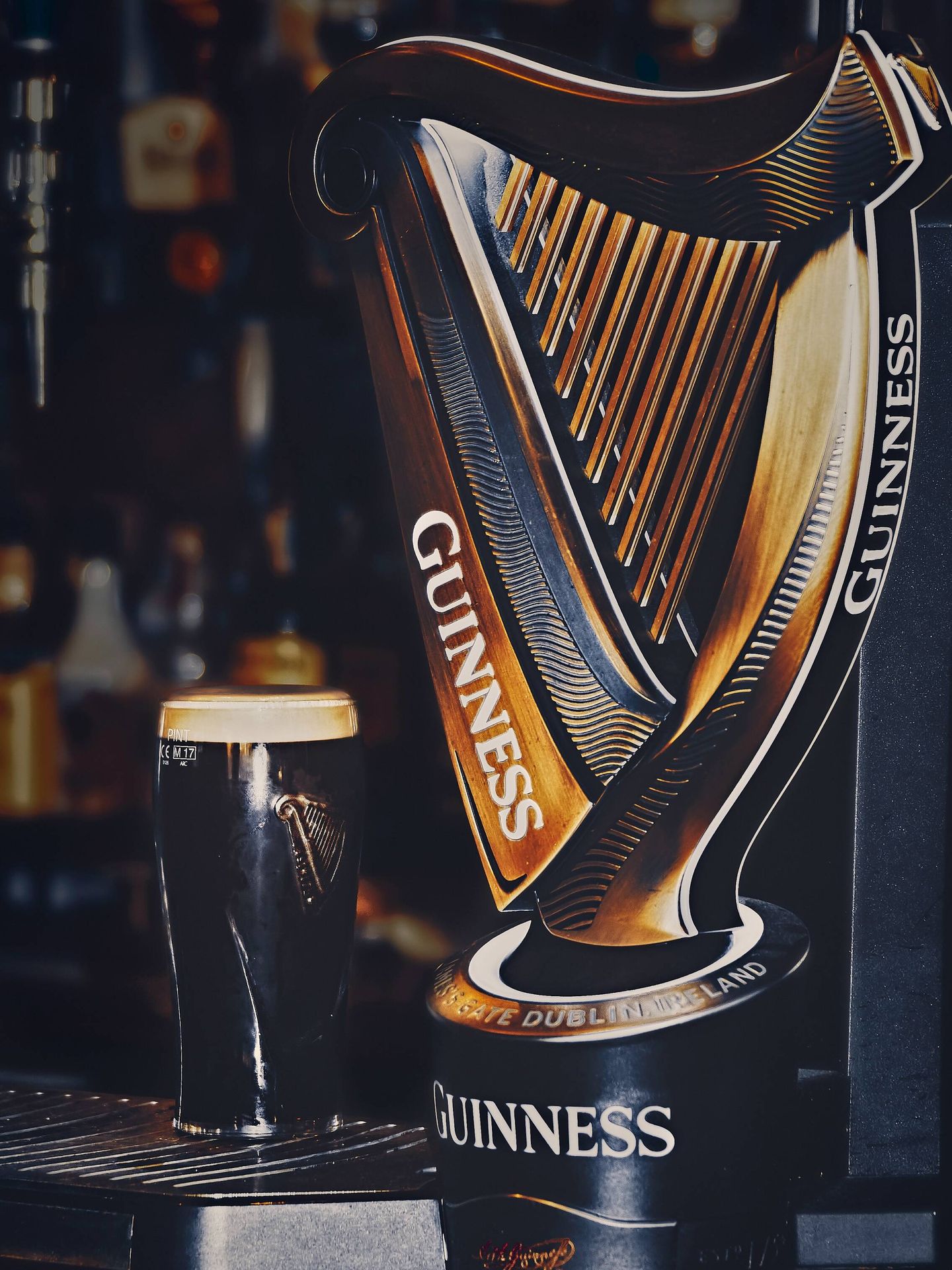 No te pierdas la Guinness en tu paso por estos pubs. (Unsplash/ K. Mitch Hodge)
