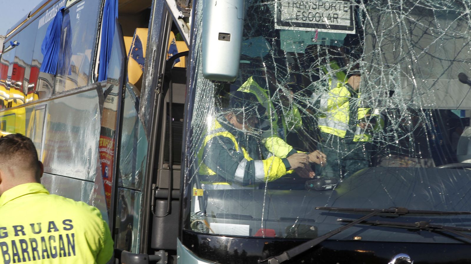 Foto: Así quedó el autobús siniestrado en Fuenlabrada. (EFE)