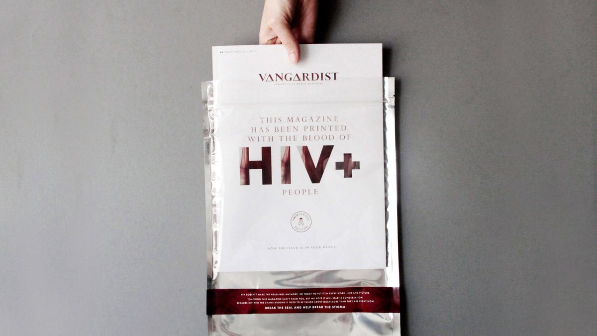 Una revista impresa con sangre con VIH para luchar contra los miedos irracionales