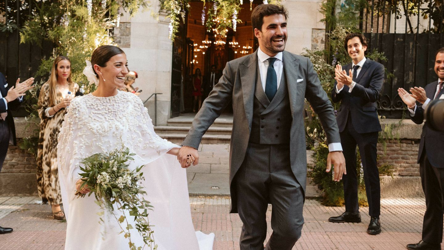 La boda de Andrea en Madrid. (Dos más en la mesa)
