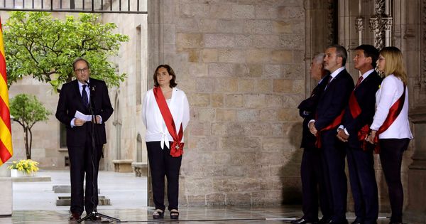 Foto: Manuel Valls, en la reelección de Ada Colau como alcaldesa de Barcelona. (EFE)