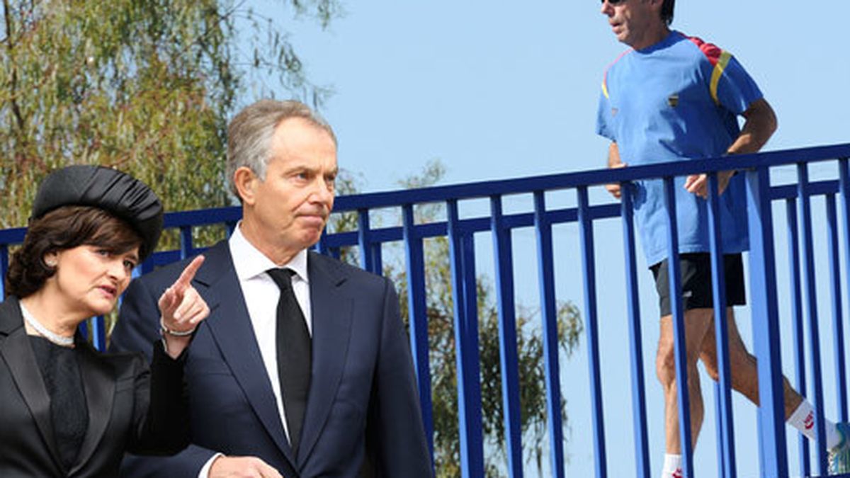 Del  "just looking" de Blair a la camiseta mojada de José María Aznar en Guadalmina 
