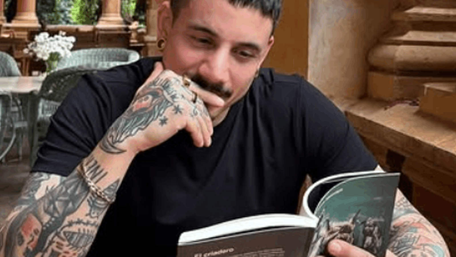 Alejandro Acosta, escritor: "El genio será aquel loco permitido en la sociedad porque se dedica a las artes"