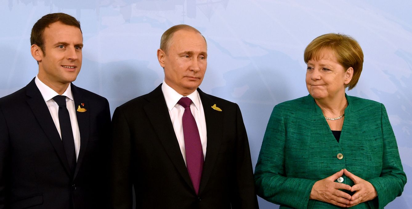 Angela Merkel, Vladimir Putin y Emmanuel Macron, en la reunión del  G20 en 2017. (Reuters)