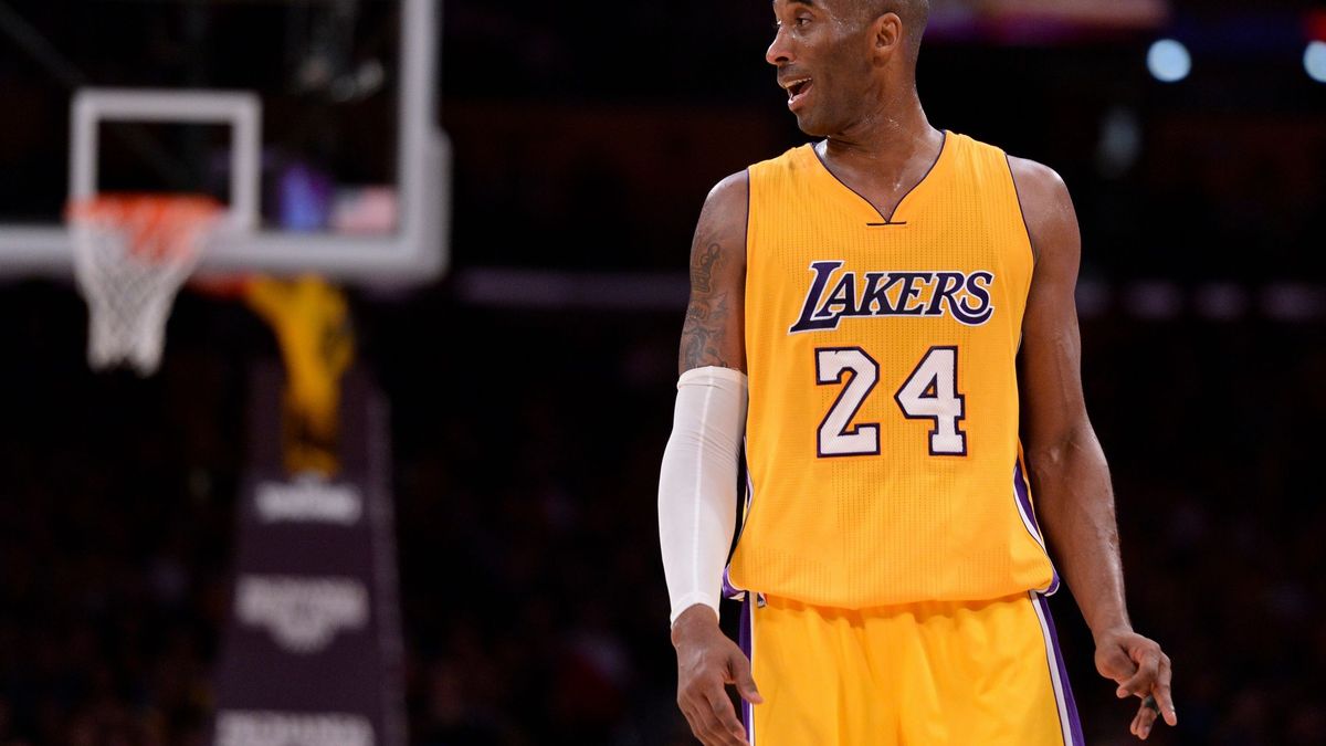 Siete triples del mejor Kobe Bryant evitan que los Lakers sufran una derrota histórica