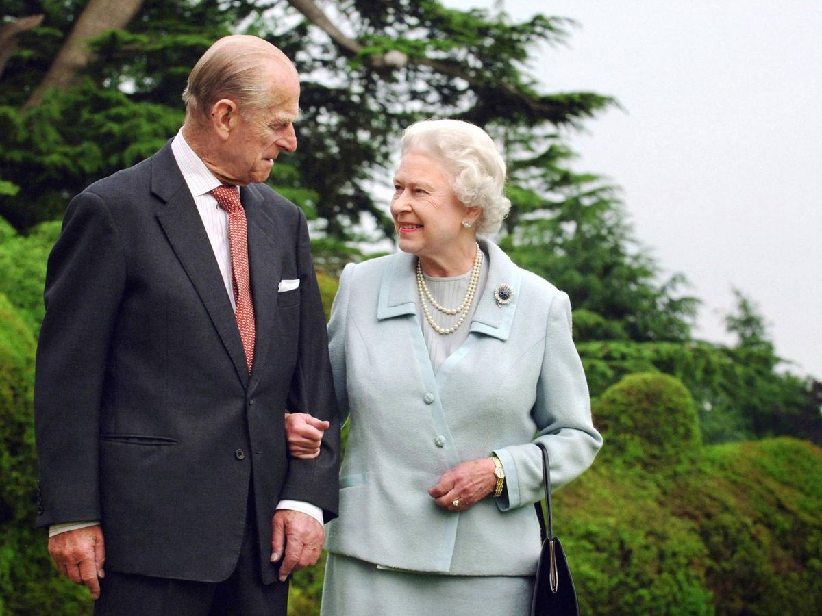 Foto: La reina Isabel y el duque de Edimburgo, en su 60º aniversario de boda. (Cordon Press)