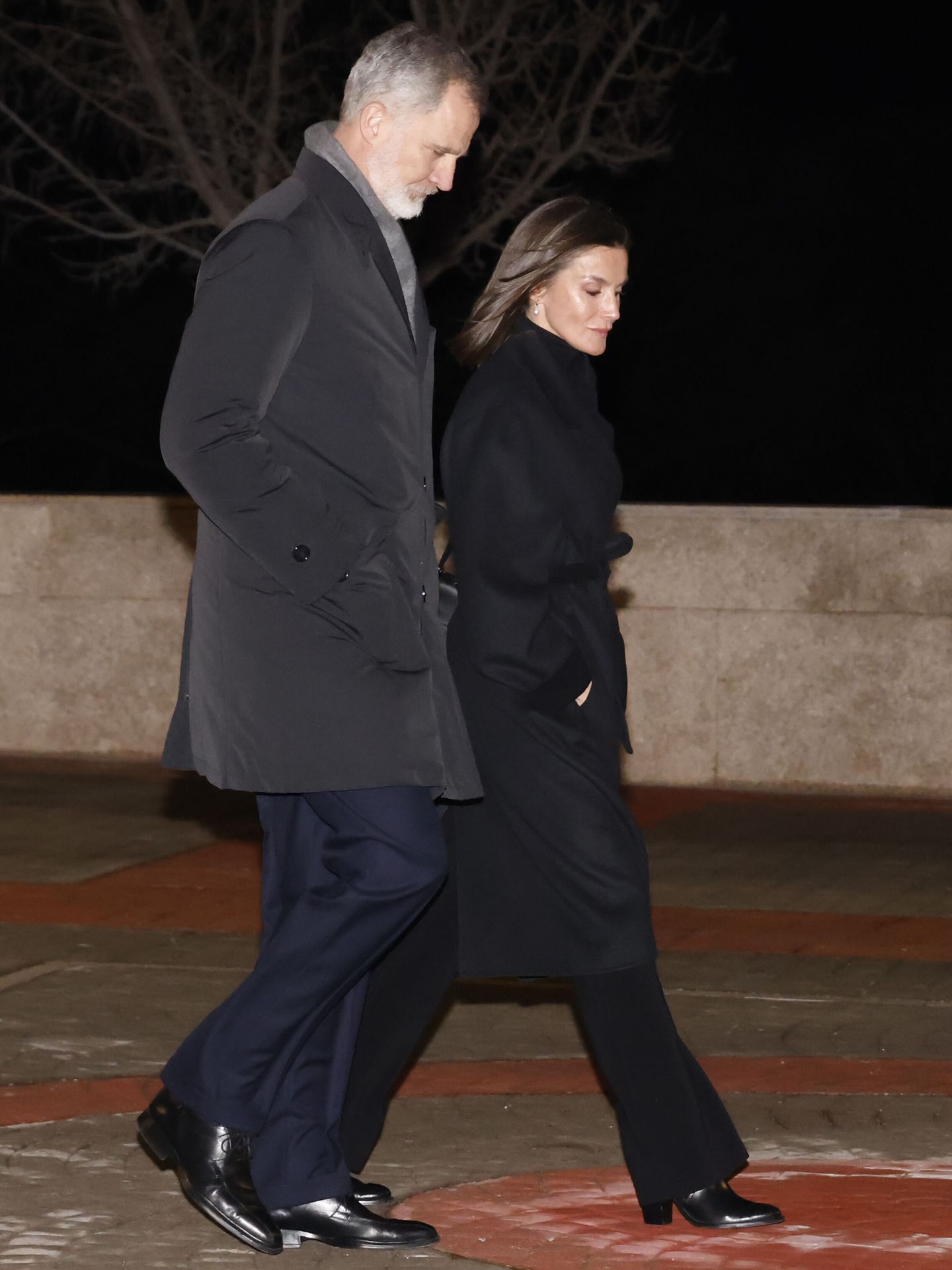 El rey Felipe VI y la reina Letizia, saliendo del funeral por Fernando Gómez-Acebo. (Europa Press/José Velasco)