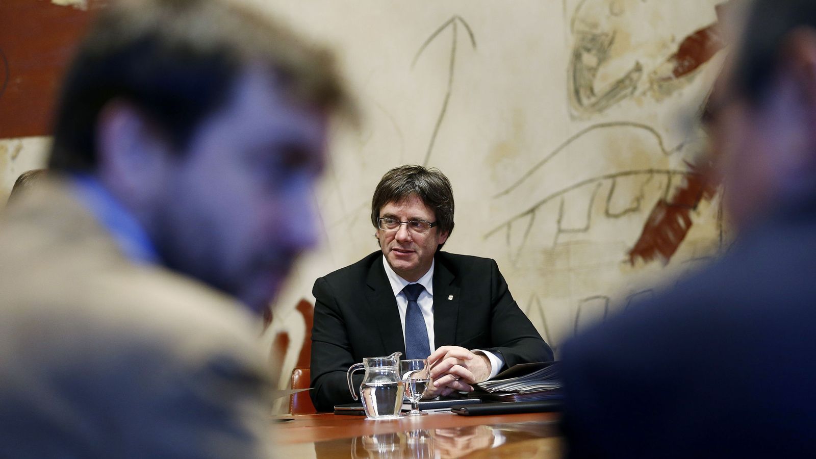 Foto: El presidente de la Generalitat, Carles Puigdemont, durante una reunión del Gobierno catalán. (EFE)