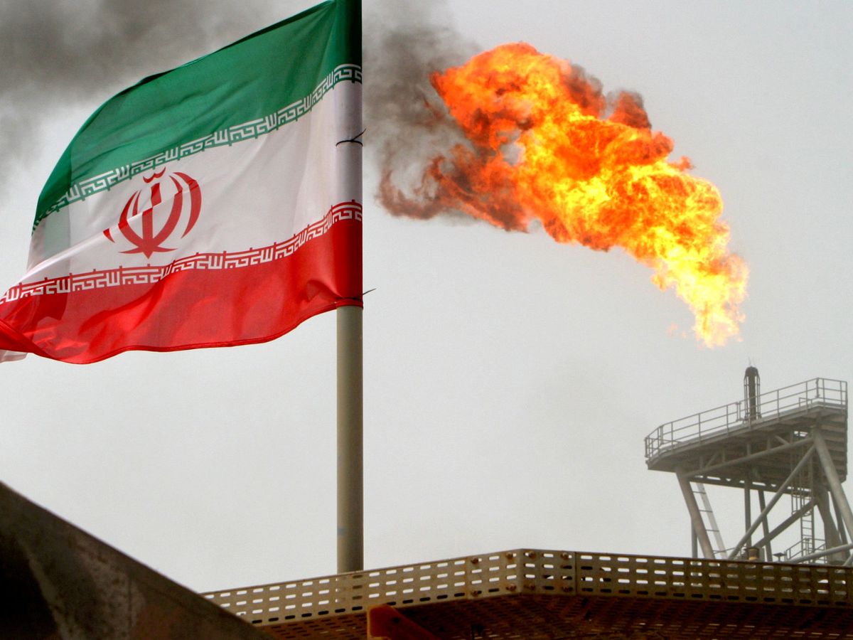 Foto: Una plataforma de producción de petróleo en Irán. (Reuters/Raheb Homavandi)