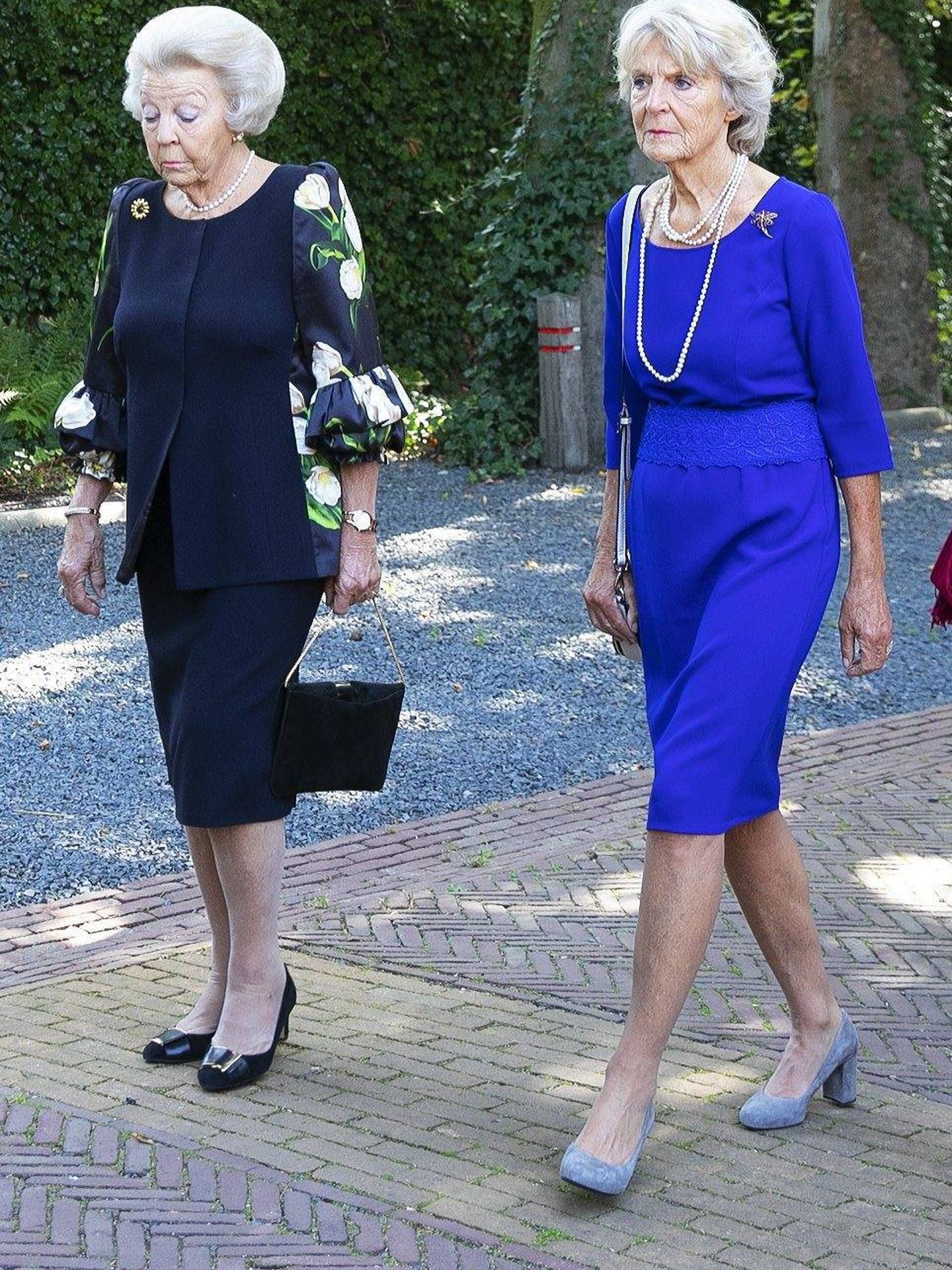 Beatriz e Irene de Holanda, hermanas de la princesa fallecida. (Cordon Press)