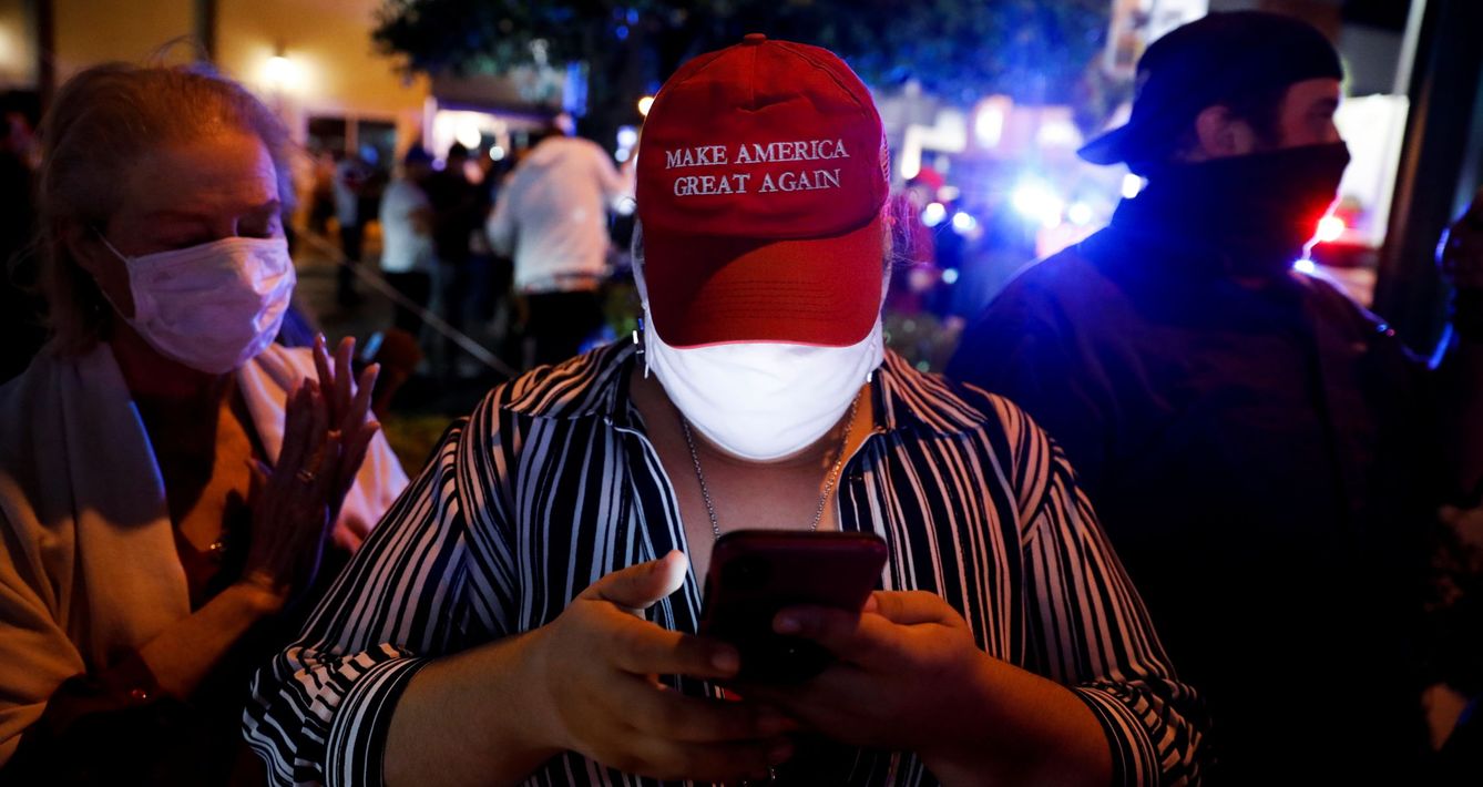 Un simpatizante de Trump la noche electoral en Florida. (Reuters)