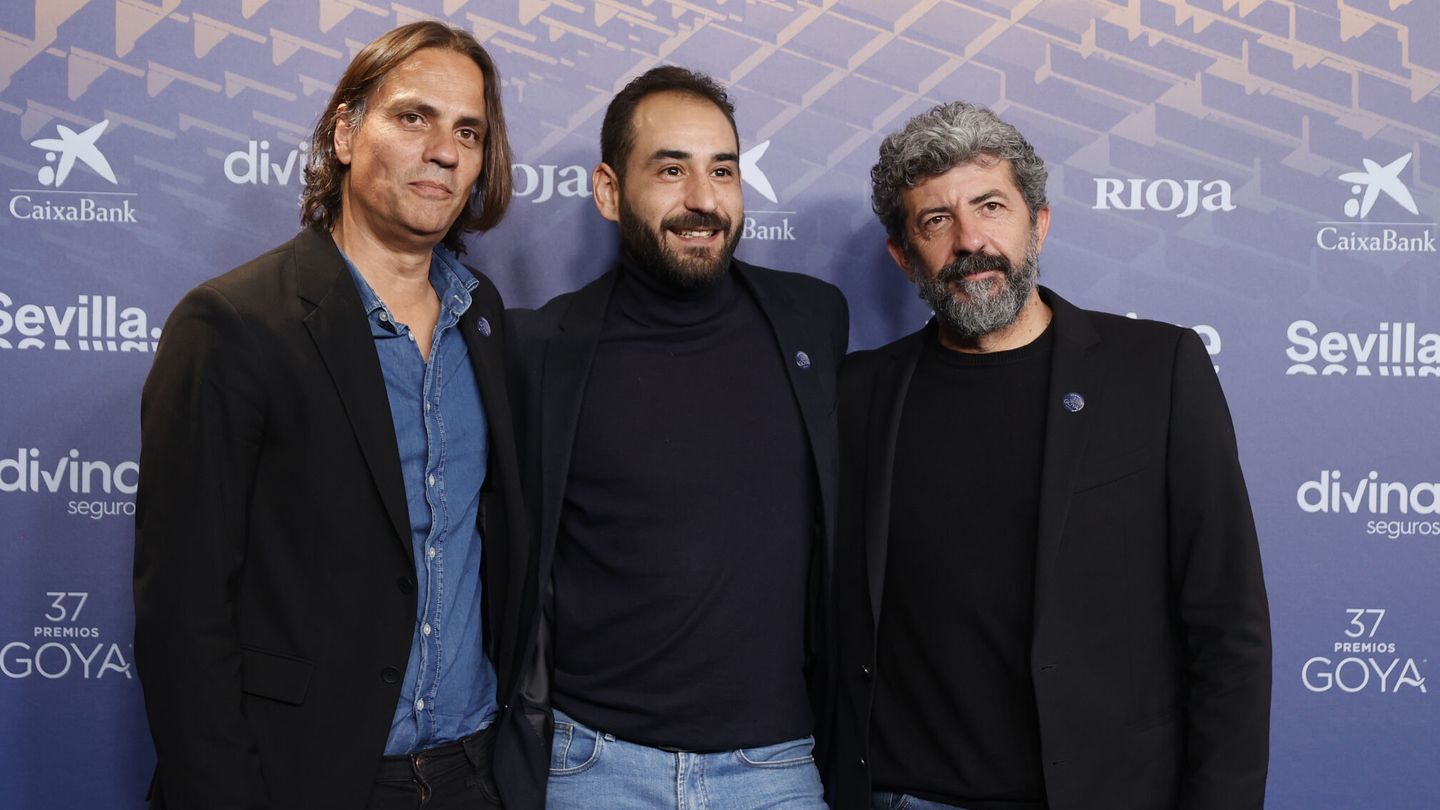 El director de 'Modelo 77', Alberto Rodríguez, el guionista Rafael Cobos y el actor Jesús Carroza. (EFE/Mariscal)