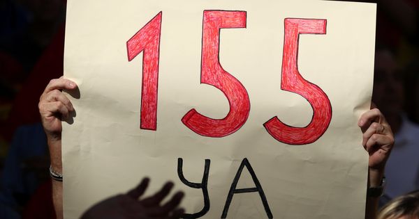 Foto: Una pancarta pidiendo la aplicación del 155 (Reuters)