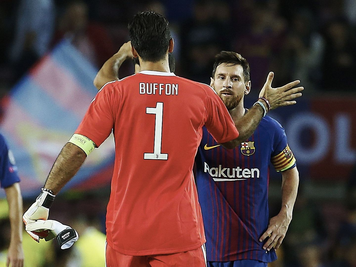 Leo Messi y Buffon se saludan tras el partido. (EFE)