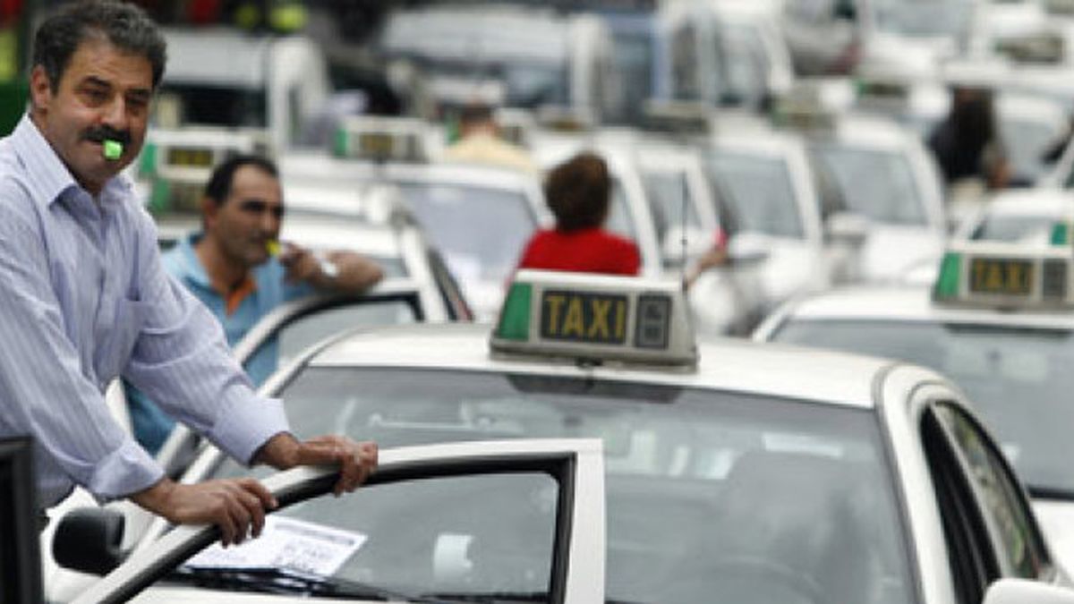 España se queda sin taxis: casi el 90% secunda el paro