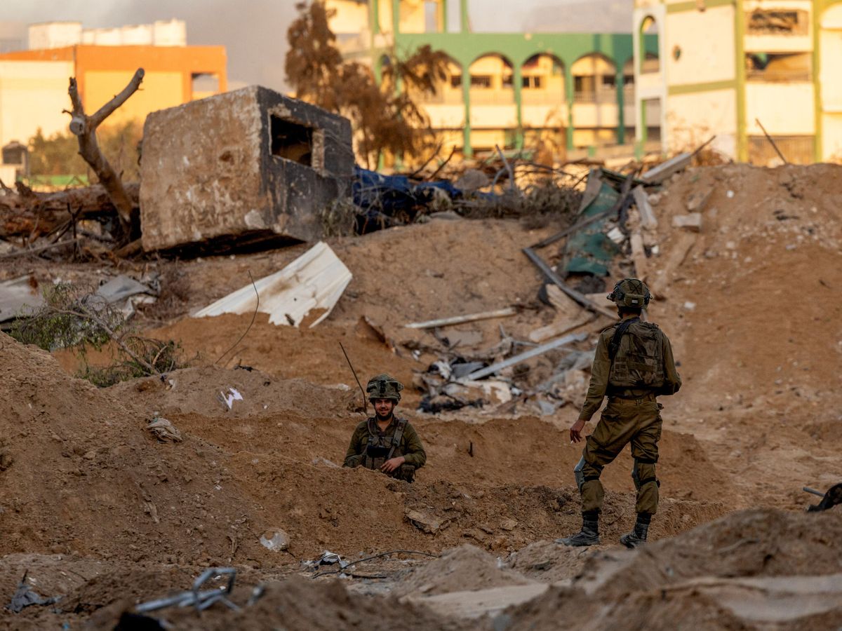 Foto: Soldados israelíes, en el norte de la Franja de Gaza. (Reuters/Ronen Zvulun)