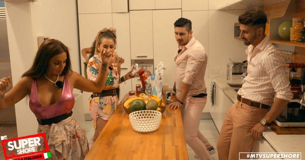 Foto: Elettra, Isaac, Víctor y Karime en 'MTV Super Shore 3'. (MTV España)