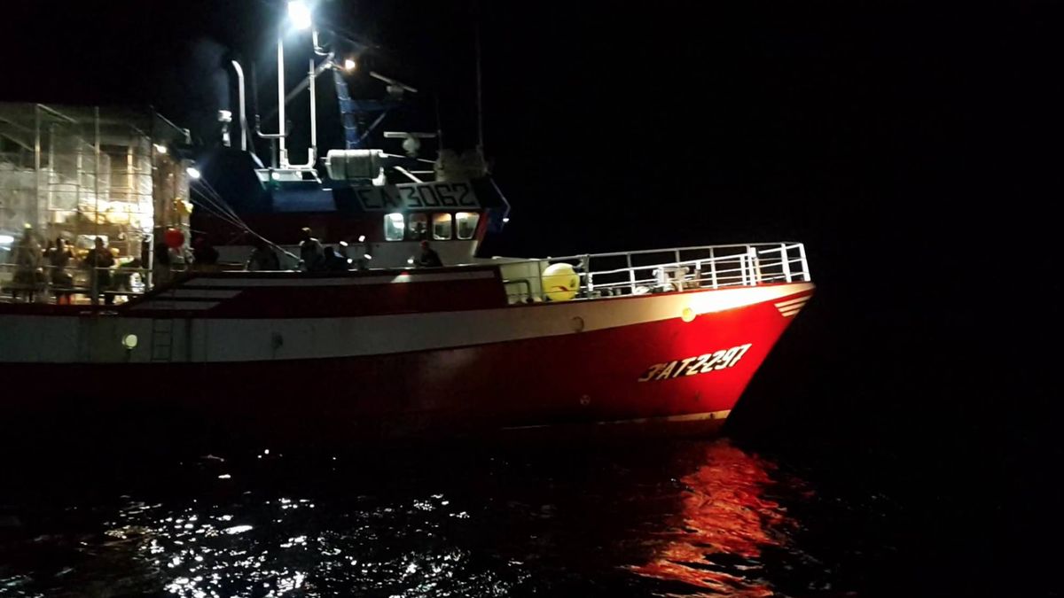 Medios libios acusan al pesquero español de interponerse en el rescate de migrantes