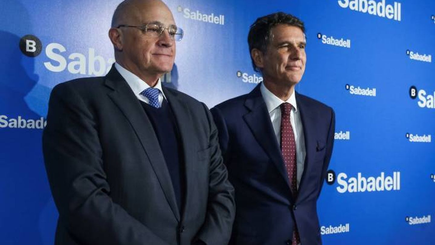 El presidente del Sabadell, Josep Oliu, y el ex-CEO Jaime Guardiola. (EFE)