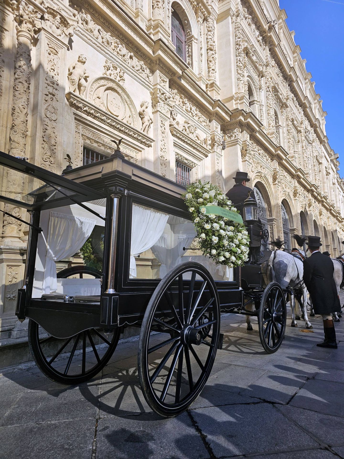 El coche de caballos que ha transportado el féretro de María Jiménez. (Cordon Press)