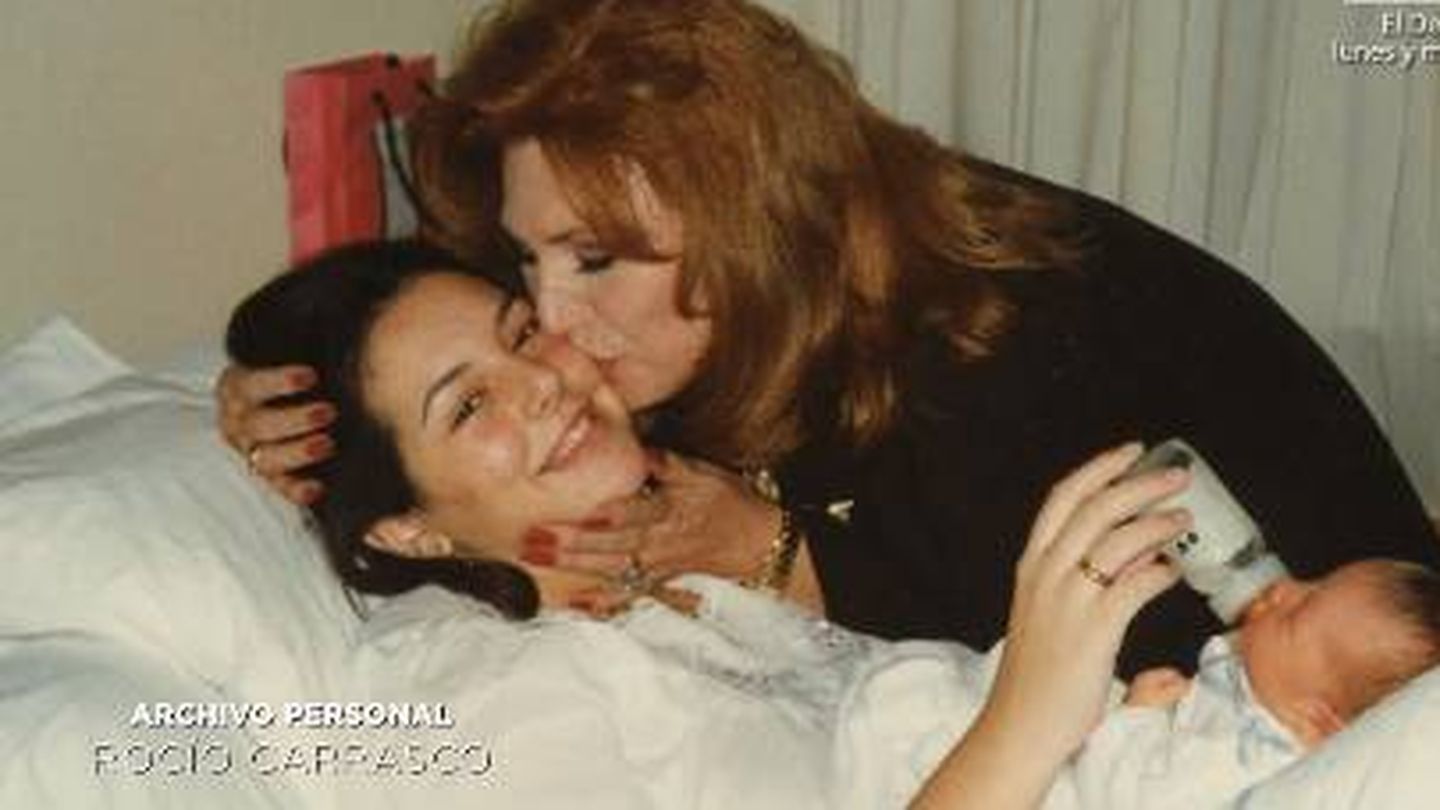Rocío Carrasco con su madre en el hospital. (Mediaset)