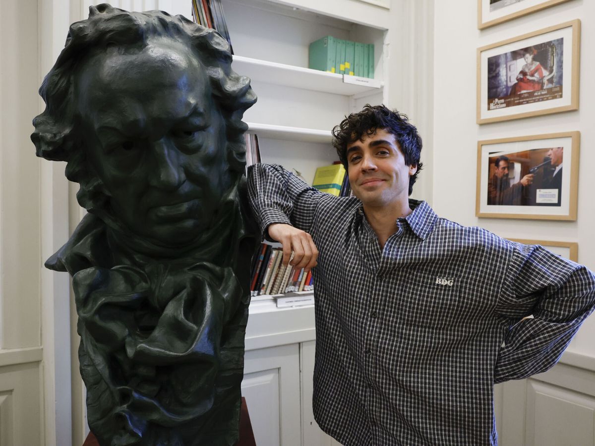 Foto: El director Javier Ambrossi, presentador de la 38ª edición de los Premios Goya (EFE)