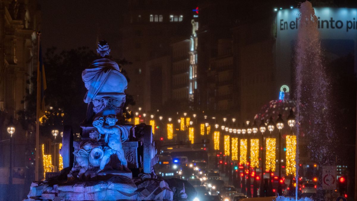 Autobuses de la EMT gratis en Madrid por el 'Black Friday' tras el encendido de las luces de Navidad