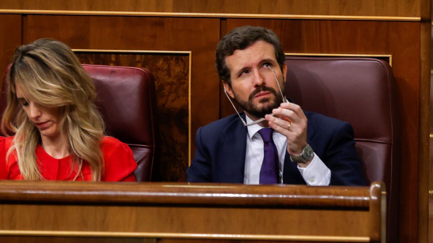 El presidente del Partido Popular, Pablo Casado, junto con la portavoz de su partido, Cayetana Álvarez de Toledo, este miércoles. (EFE)
