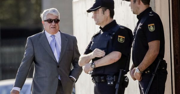 Foto: El expresidente de la patronal madrileña Arturo Fernández, a su llegada a la sede de la Audiencia Nacional. (EFE)