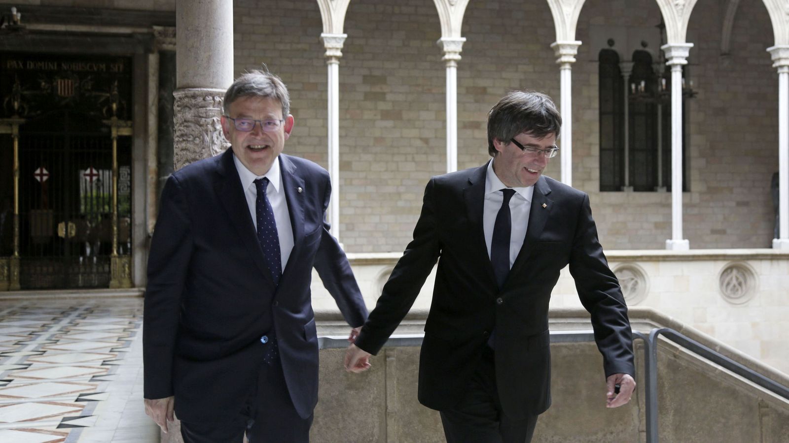 Foto: Carles Puigdemont y Ximo Puig, hoy en el Palau de la Generalitat de Cataluña. (Efe)