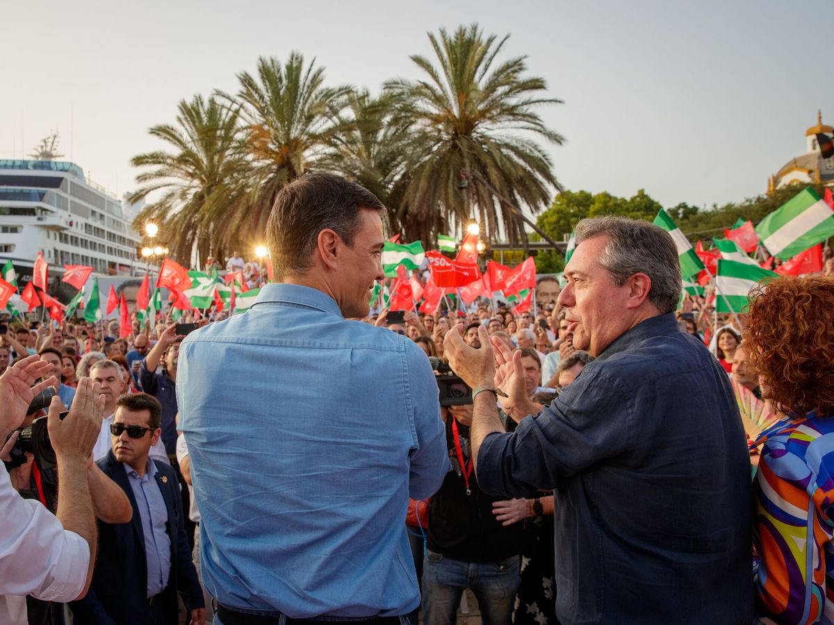 Foto: El presidente del Gobierno, Pedro Sánchez, y el candidato del PSOE a la presidencia de la Junta de Andalucía, Juan Espadas. (EFE/Julio Muñoz)