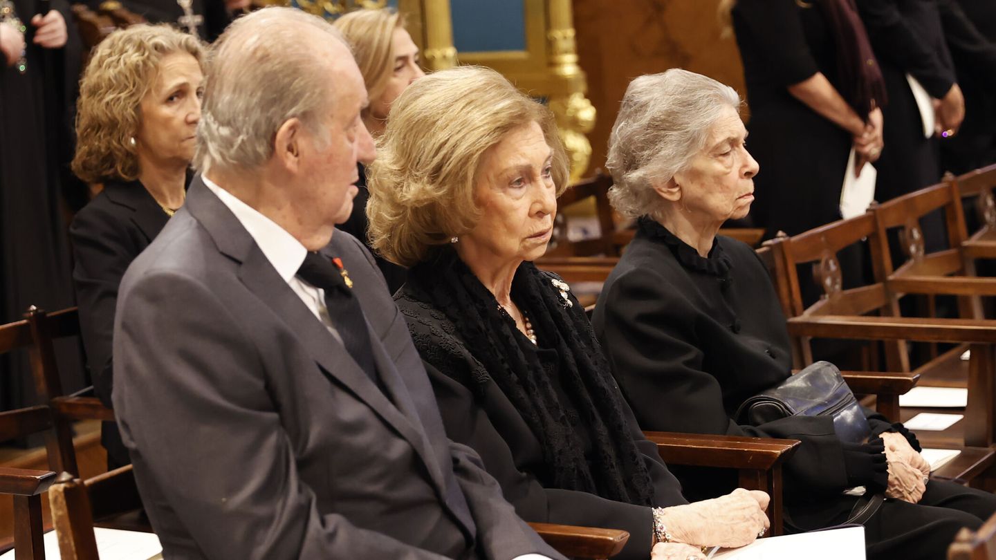 El rey Juan Carlos y la reina Sofía, juntos en el funeral de Constantino. (Casa Real)