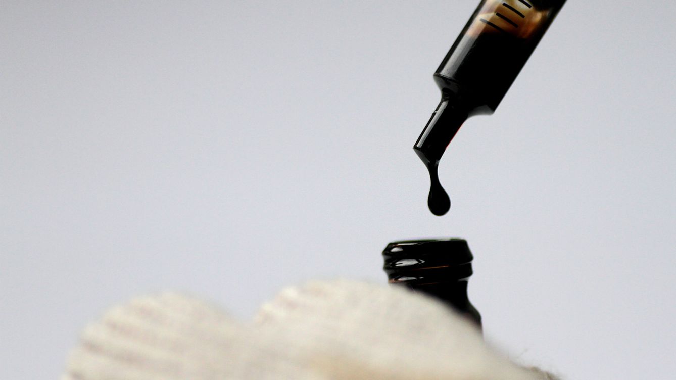 ¿Viene una crisis del petróleo? El Brent firma su mayor subida semanal desde enero