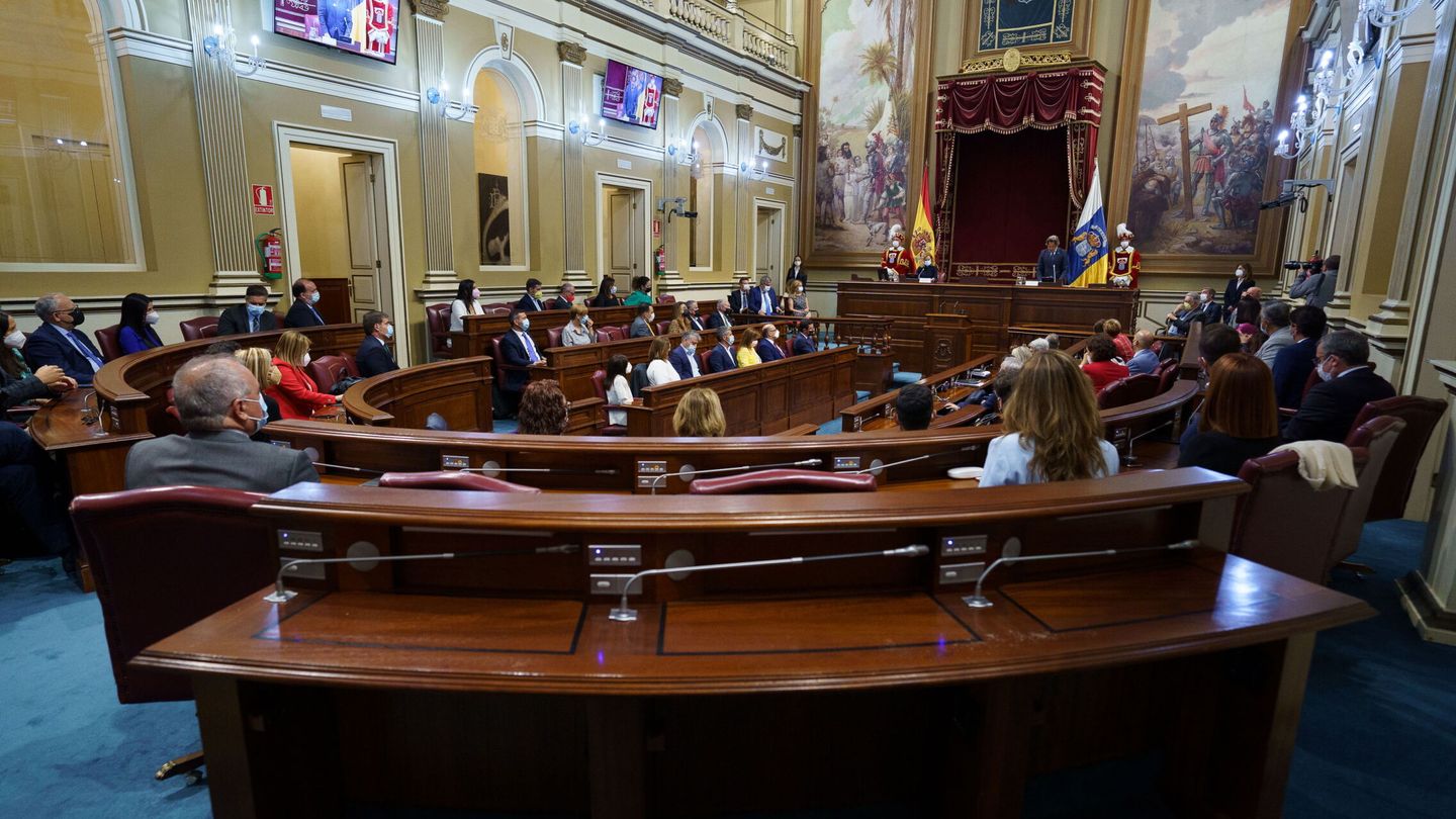 Vista del Parlamento de Canarias. (EFE/Ramón de la Rocha)