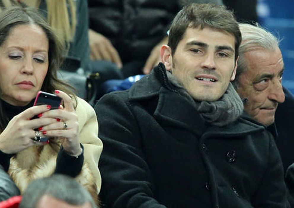 Foto: María José Claramunt (izquierda), junto a Iker Casillas