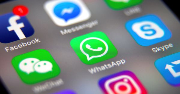 Foto: Aplicaciones de WhatApp, Facebook o Instagram en un 'smartphone'. (Reuters)