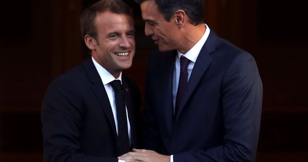 Foto: Sánchez recibe a Macron en su primera visita oficial a España. (Reuters)