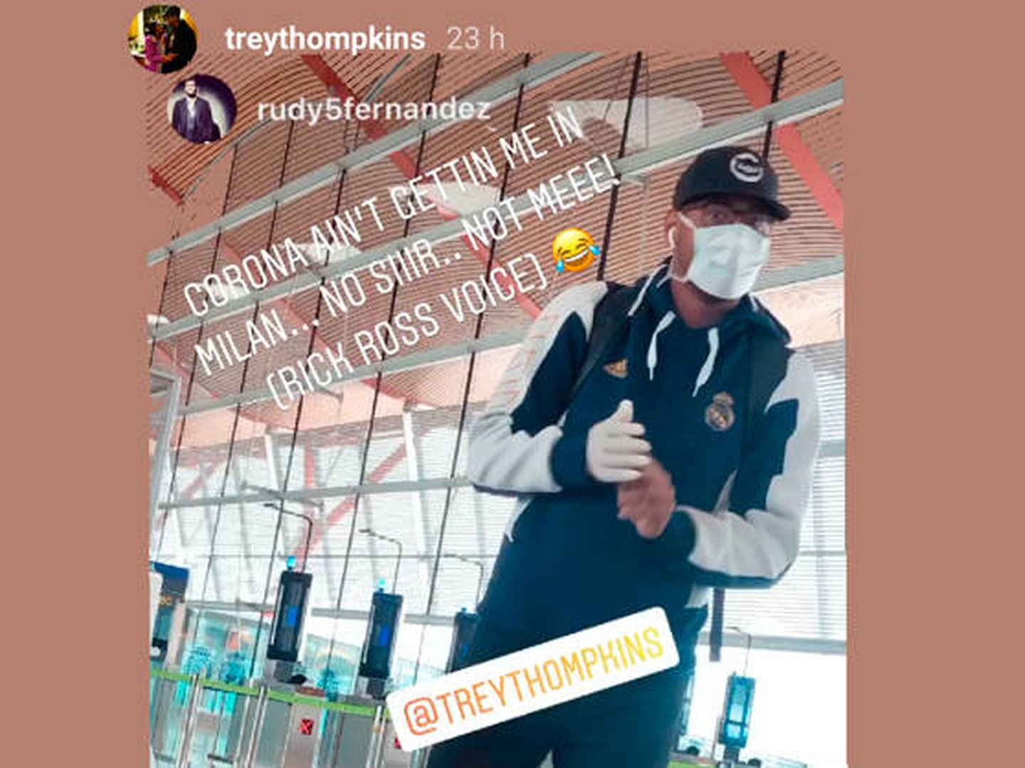 Trey Thompkins no dudó en ponerse mascarilla en el viaje (Foto: Instagram)