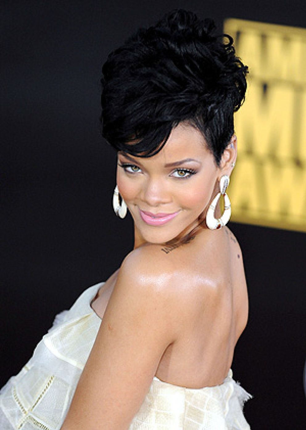 Foto: Las joyas que Rihanna llevaba cuando fue agredida por su novio, objeto de polémica