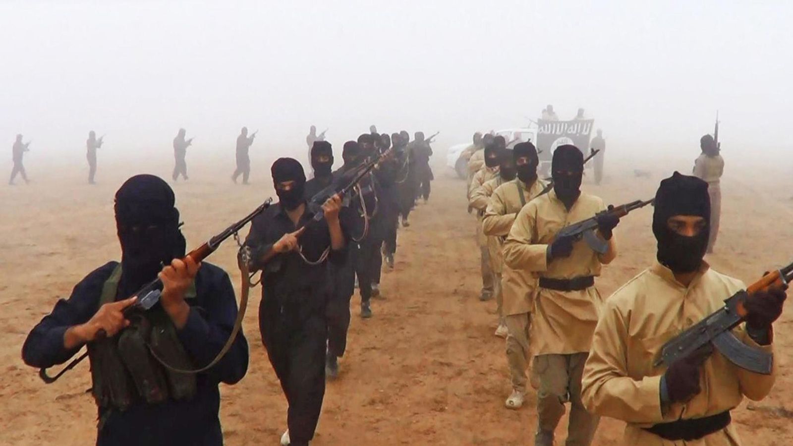 Foto: Militantes del Estado Islámico en una captura de pantalla de un video de propaganda